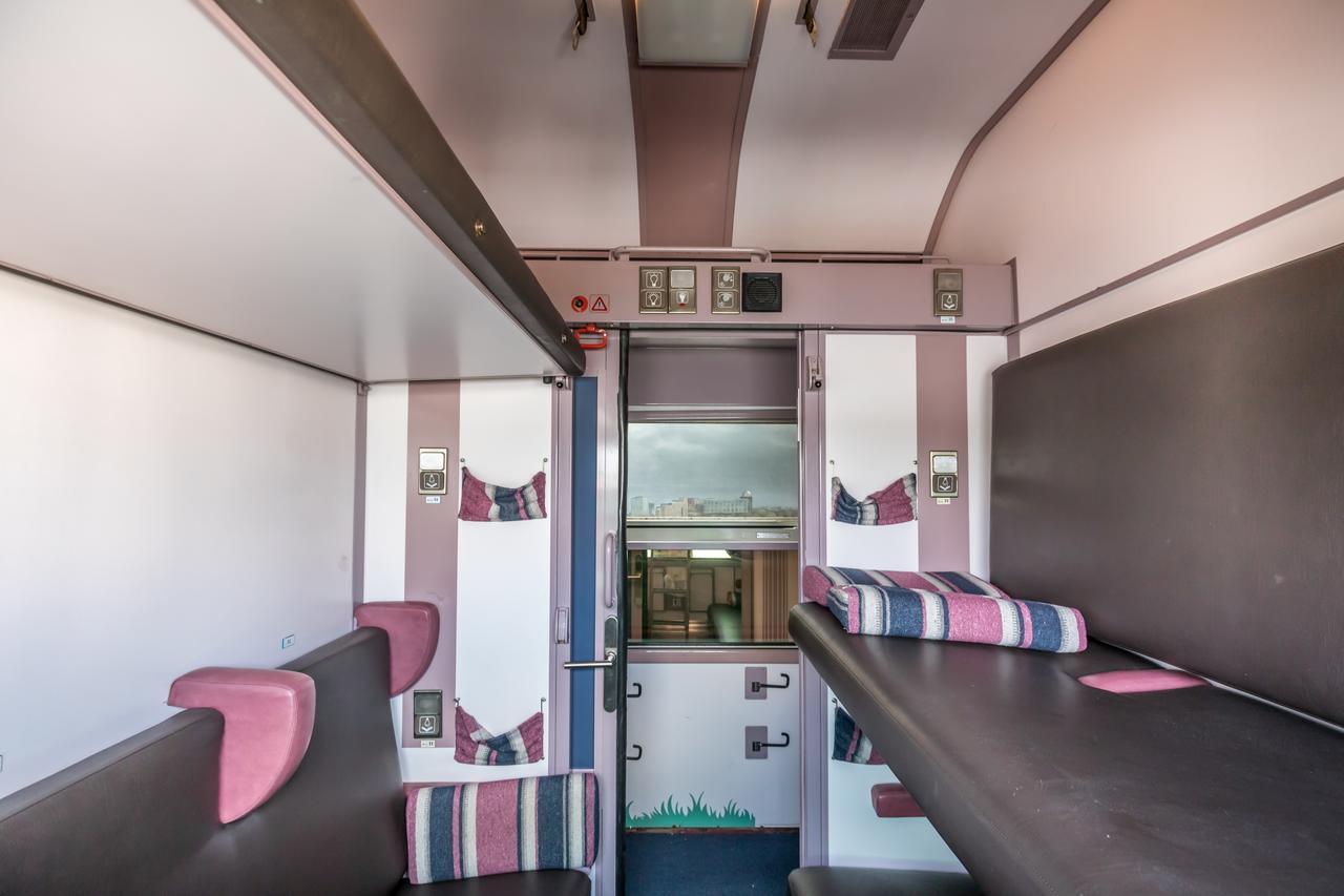 Train Cabin Hostel Brussel Buitenkant foto